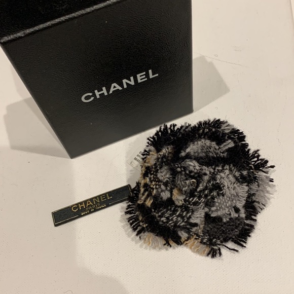 RARE 🦄 CHANEL🖤New Tweed Frayed Fray Raw Edge Camellia Flower Floral Brooch Pin - Picture 16 of 16